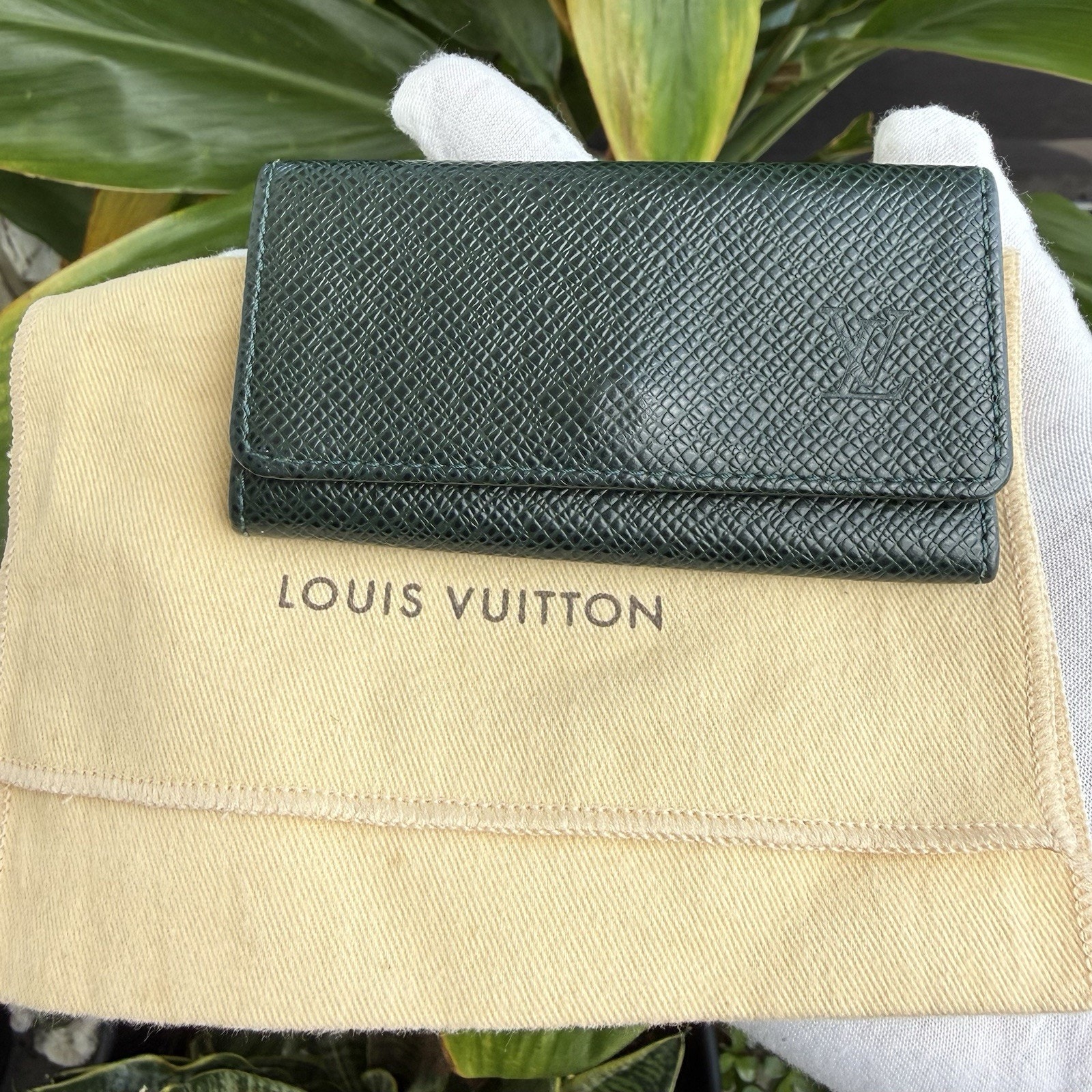 Louis Vuitton Taiga Leather Multicles 4 Ring Key Case Epicea Authentic